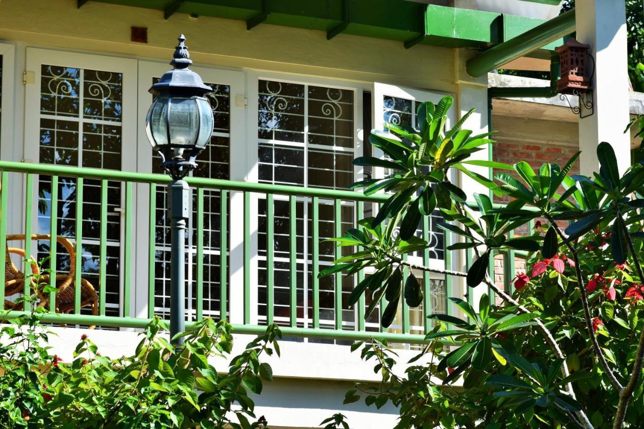 Hotel Deli River And Restaurant Omlandia Medan Exterior photo